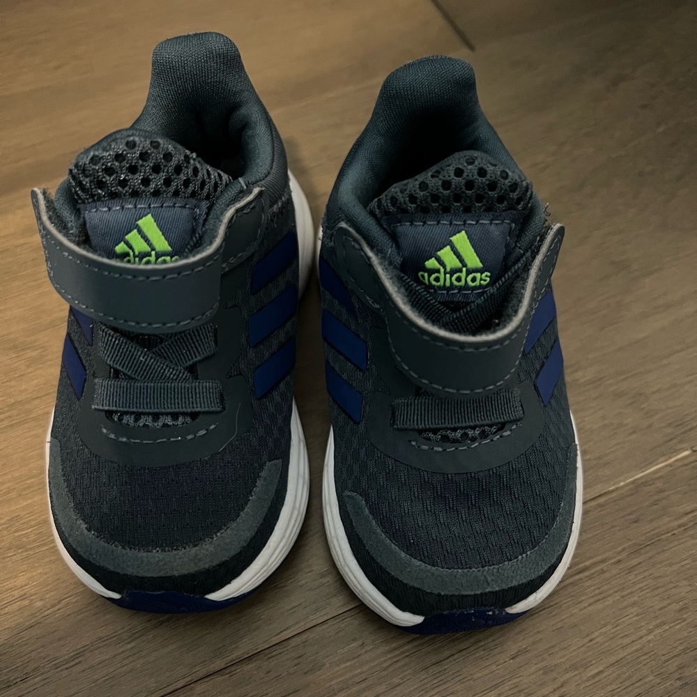 NWOT Adidas Toddler shoe